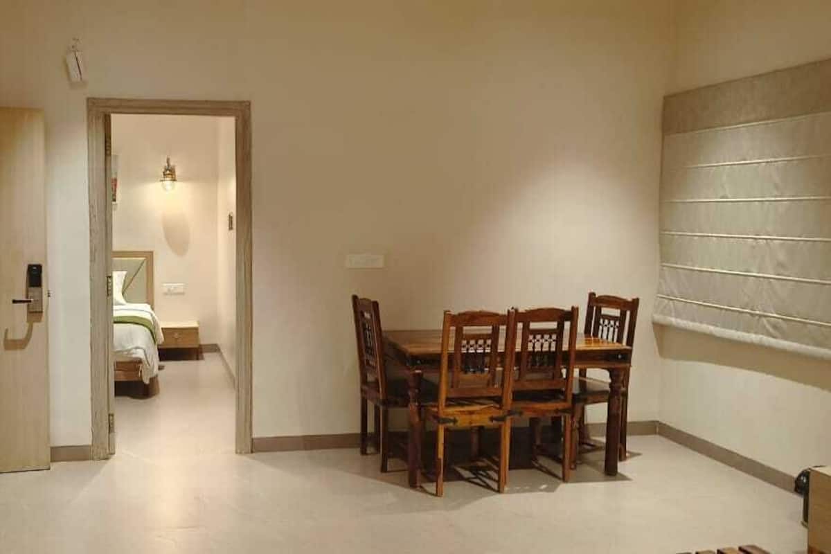 Family Suite, Balcony, Garden View | In-room safe, desk, laptop workspace, free WiFi