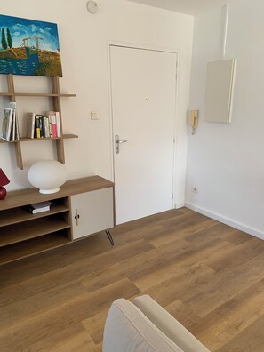 Interior - Bright T2 apartment in the heart of downtown (Saint-Denis)