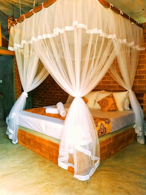 1 dormitorio, tabla de planchar con plancha, wifi y ropa de cama