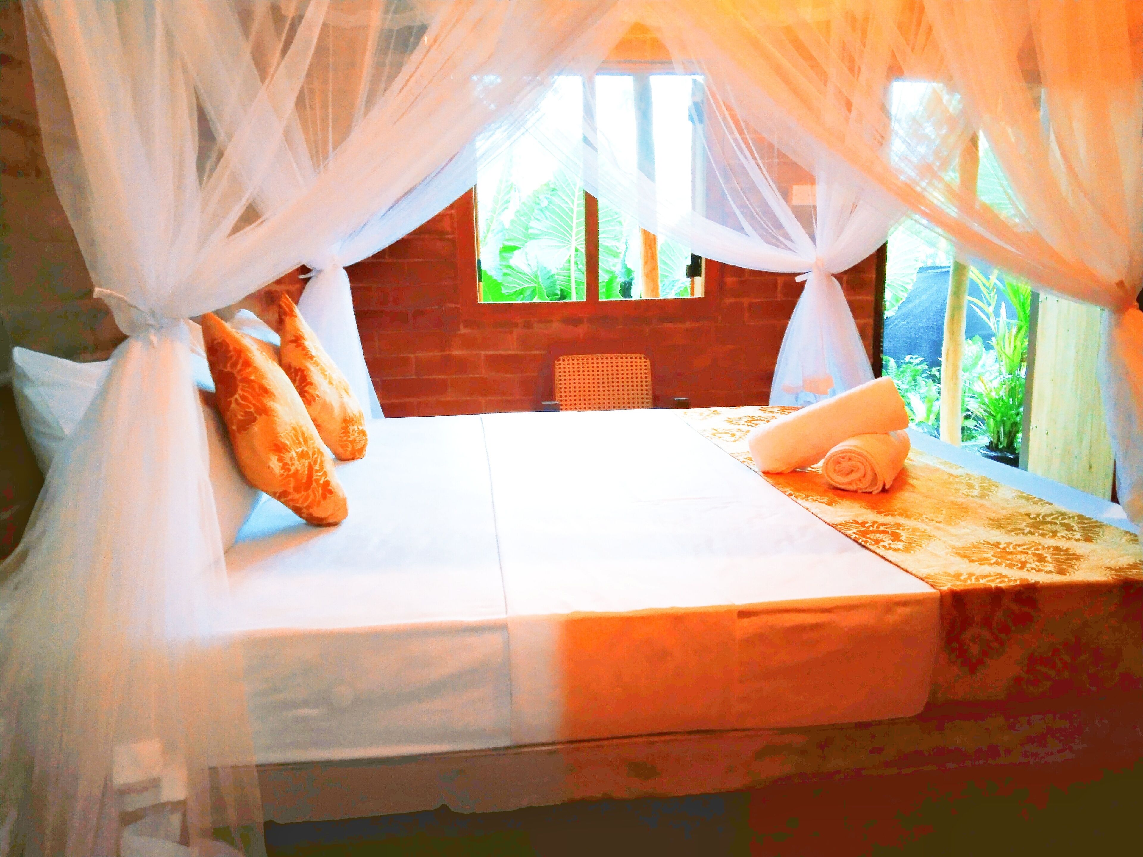 1 dormitorio, tabla de planchar con plancha, wifi y ropa de cama