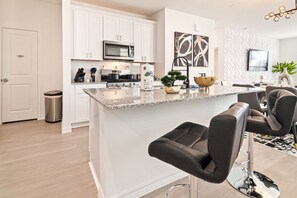 Private kitchen - Marvel TV-Room - NASA Bedroom - Game Room - Pool - Fireplace Backyard (Conroe)