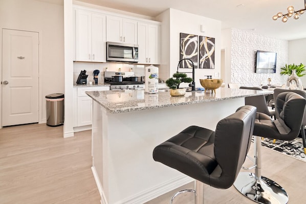 Coffee/tea maker, fridge, microwave, oven - Marvel TV-Room - NASA Bedroom - Game Room - Fireplace Backyard (Conroe)