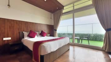 Ground Floor - Sea View Deluxe Room | Desk, laptop workspace, blackout drapes, soundproofing