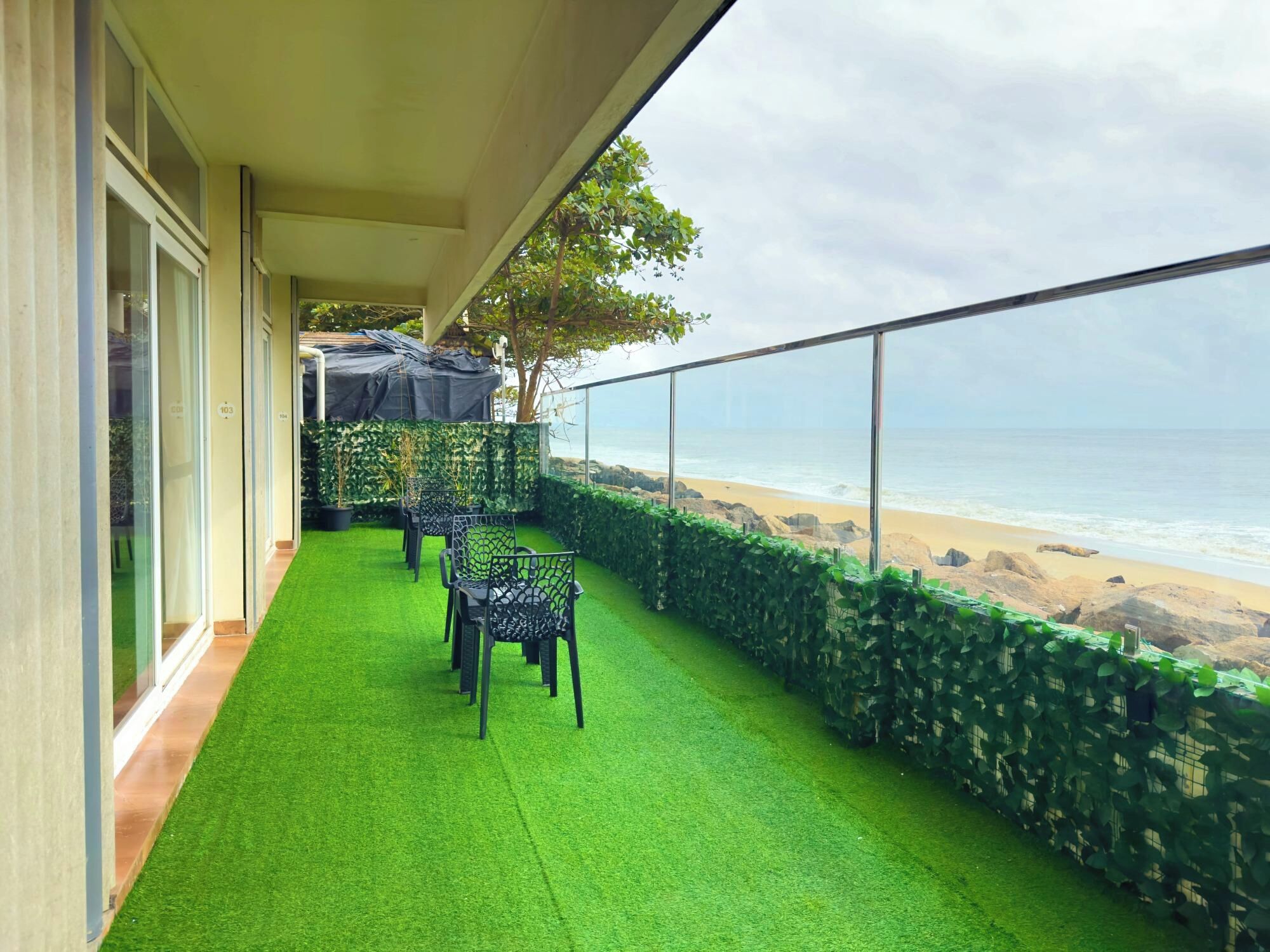 Chambre Double, 1 grand lit et 1 canapé-lit, vue mer | Balcon