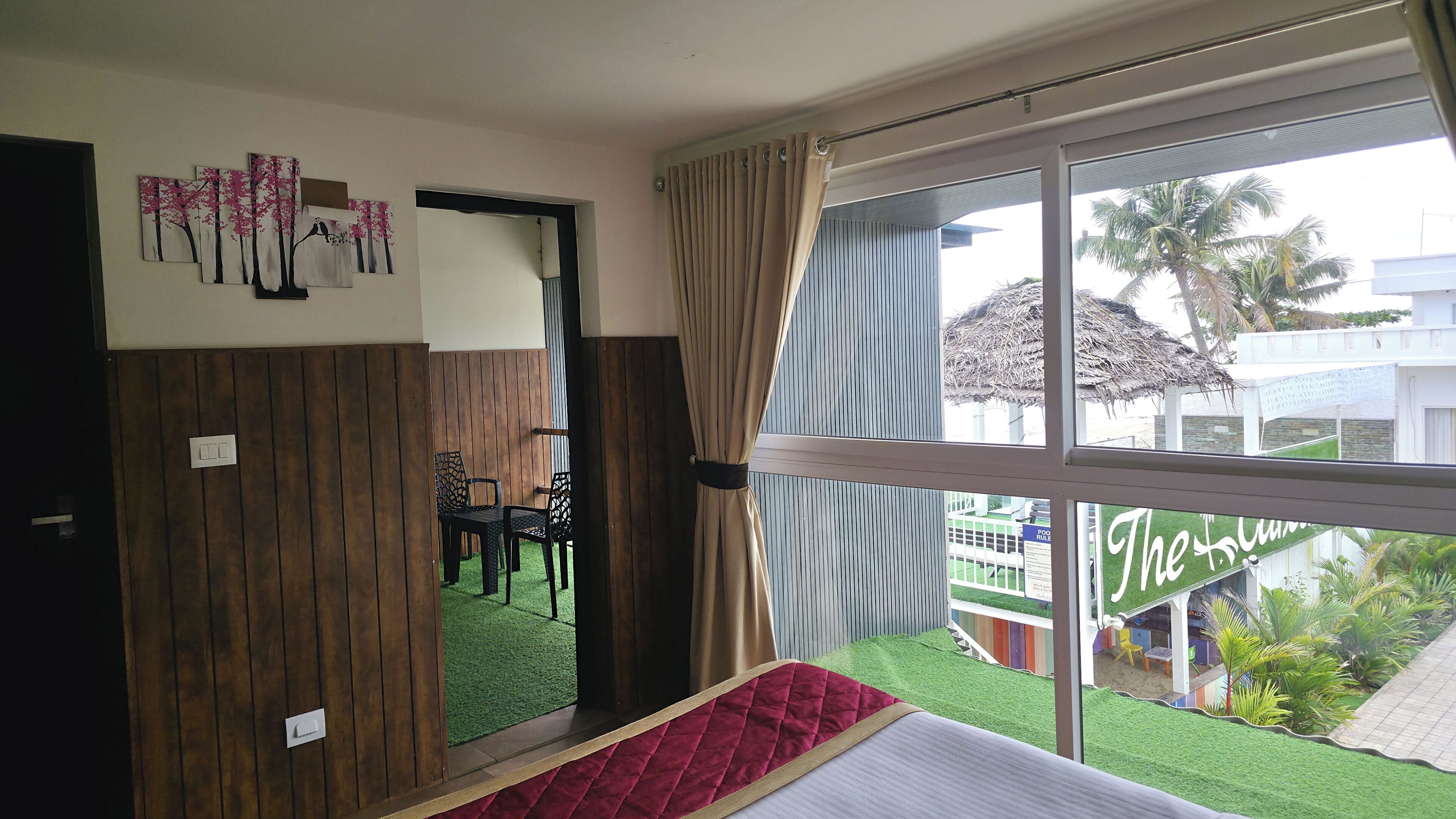 First Floor - Pool & Sea View Suite | Desk, laptop workspace, blackout drapes, soundproofing