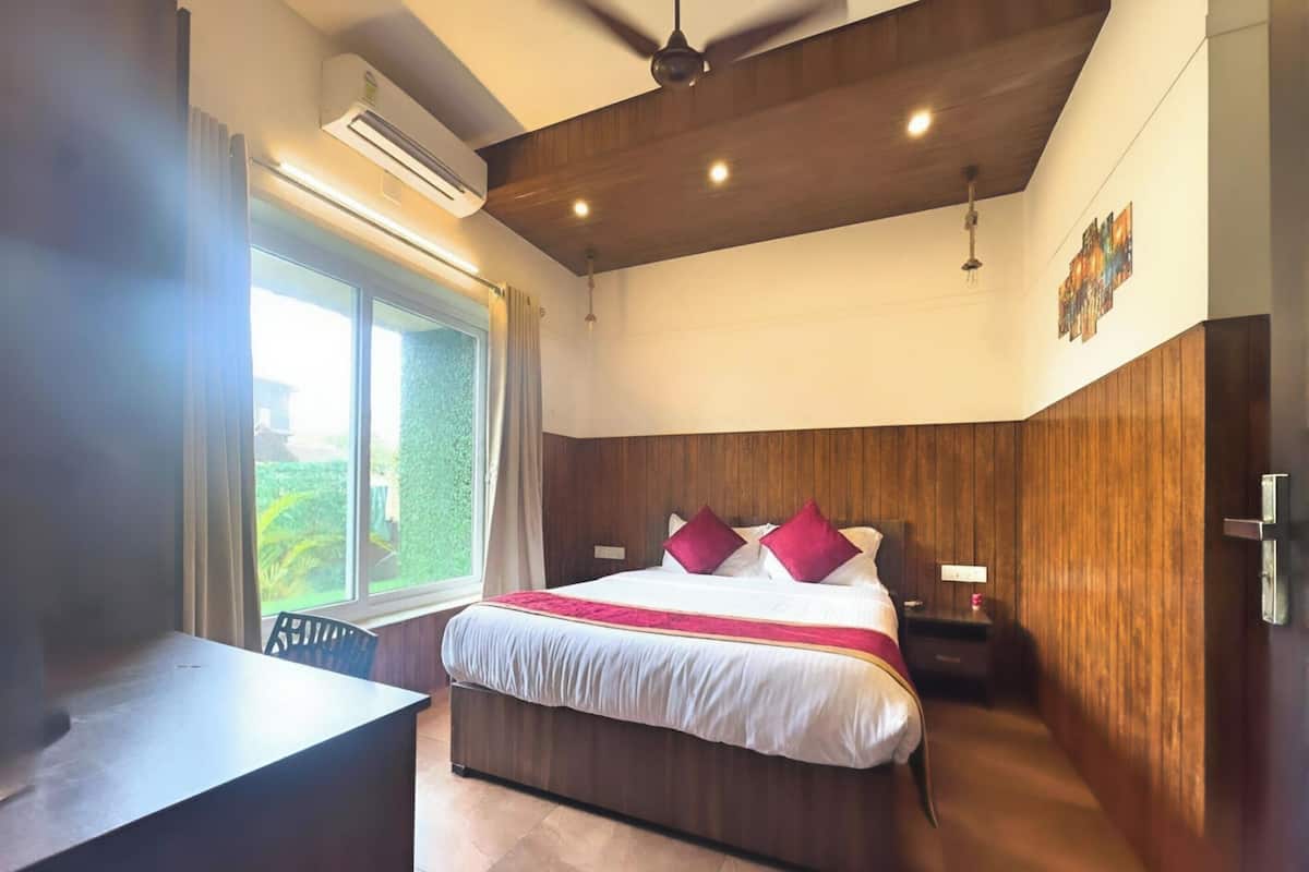 Tweepersoonskamer, 1 queensize bed | Een bureau, een laptopwerkplek, verduisterende gordijnen