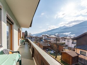 A balcony with a view of a village and mountains. - Holiday apartment in Pinzgau with garden (Niedernsill)
