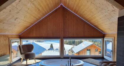 Cosy chalet on the slopes with sauna and hot tub