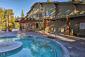 A heated pool - Gold Bend 5041 - Beautifully Remodeled Gold Bend Condo with HOA Amenity and Trail Access (Truckee)