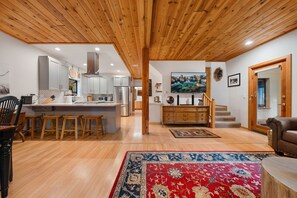 Interior - Winter's Wonderland - Private Hot Tub, Dog Friendly, 10 Minutes to Donner Lake and Newly Remodeled (Truckee)
