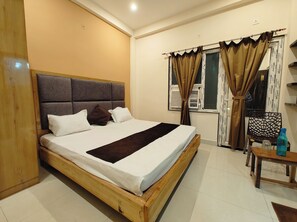 Deluxe Double Room, Air conditioning | Hypo-allergenic bedding, desk, soundproofing, bed sheets - Hotel Kashika Inn Varanasi  (Varanasi)