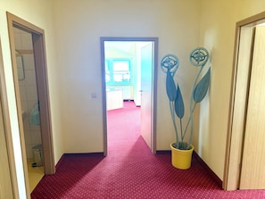 Lyxsvit - 2 sovrum - icke-rökare - utsikt mot trädgården | Värdeförvaringsskåp på rummet, individuell inredning och unika möbler