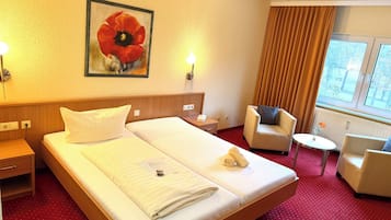 خزنة داخل الغرفة وبديكورات فريدة لكل غرفة وطراز فريد لكل وحدة ومكتب