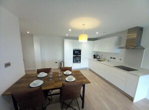 Dining - Beautiful modern Riverside Apartment. 2 bedroom, 2 bathroom. Parking included. (Nottingham)