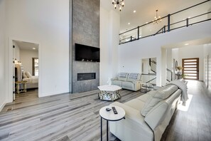 TV, fireplace