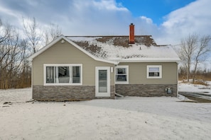 Exterior - Newly Remodeled! Upscale Home in Buffalo Suburbs (Cheektowaga)