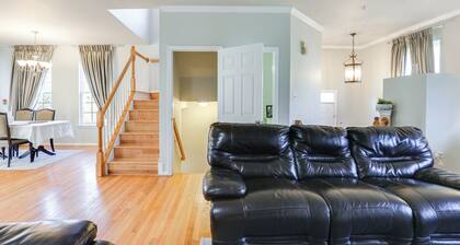 5 Mi to Show Place Arena: Quiet Townhome w/ Patio