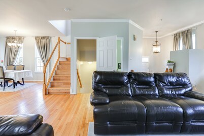 5 Mi to Show Place Arena: Quiet Townhome w/ Patio