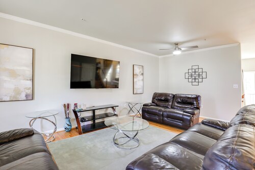 5 Mi to Show Place Arena: Quiet Townhome w/ Patio
