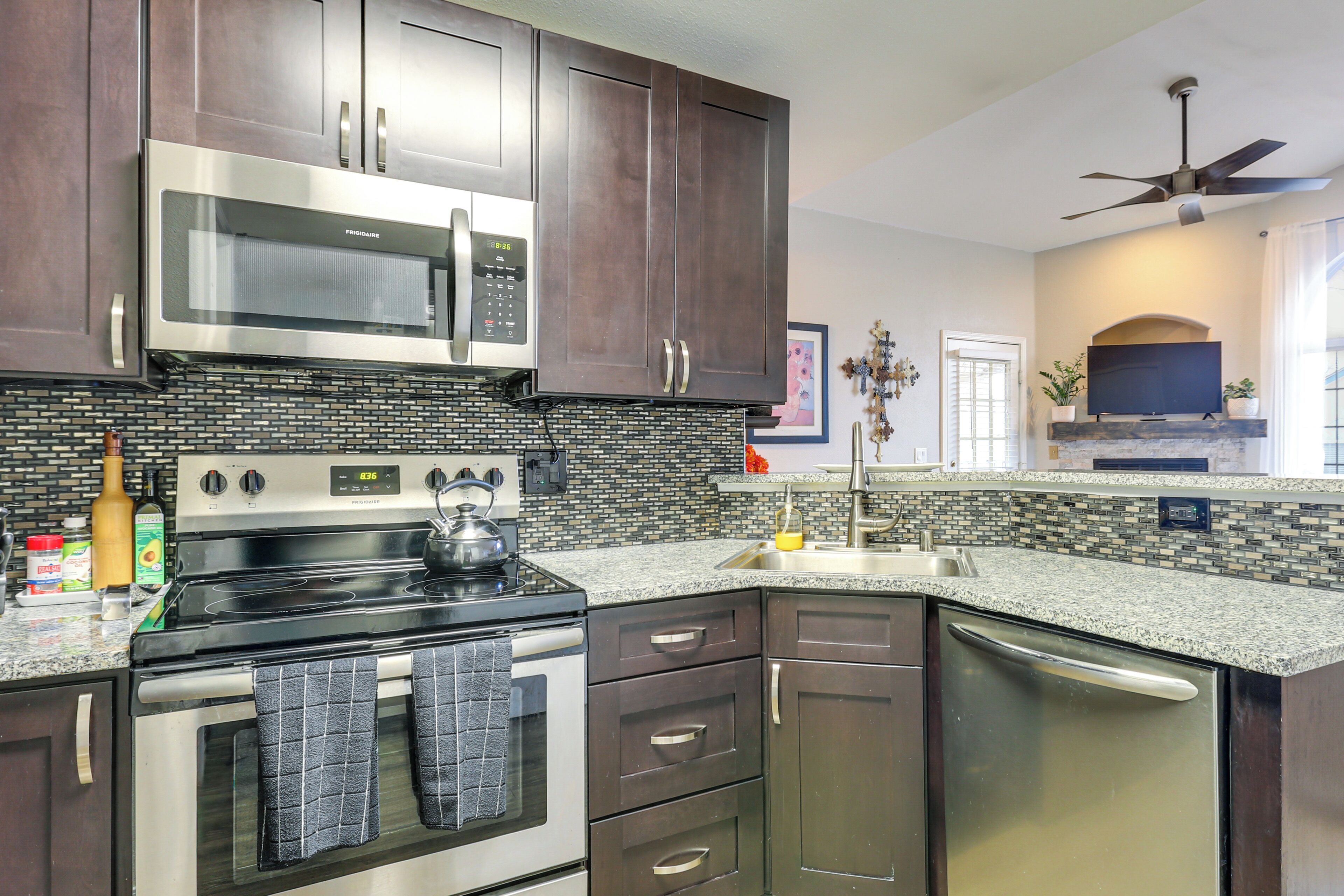 Fridge, microwave, stovetop, dishwasher