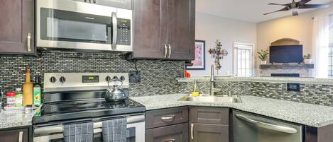 Fridge, microwave, stovetop, dishwasher