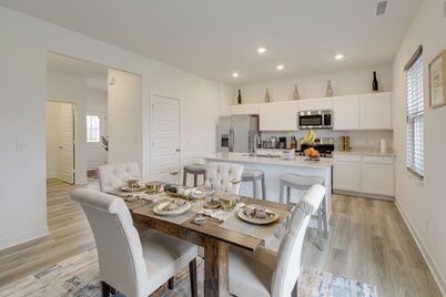 Great for Traveling Professionals! Indy Area Home