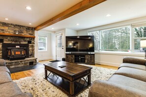 TV, stereo - 3 Mi to Sister Bay Beach: Family Home w/ Yard (Sister Bay)