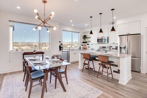 Dining - Mtn-View Balcony: Riverside Grand Junction Home! (Grand Junction)