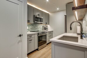 Refrigerador, microondas, parrilla de estufa y lavavajillas 