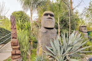 Property grounds - 2 Mi to Echo Park: Funky Silver Lake Studio (Los Angeles)
