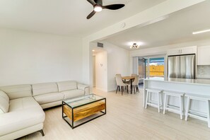 TV - 4 Mi to Beach! Sleek Getaway in Port Charlotte (Port Charlotte)