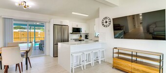 4 Mi to Beach! Sleek Getaway in Port Charlotte