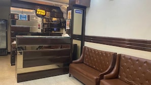 House | Reception - Collection O Zirakpur Patiala Road (Dera Bassi)
