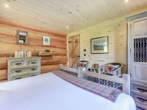 Free WiFi - 1 bedroom accommodation in Beauly, near Drumnadrochit (Beauly, near Drumnadrochit)