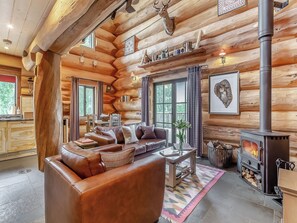TV, fireplace - 2 bedroom accommodation in Beauly, near Drumnadrochit (Beauly, near Drumnadrochit)