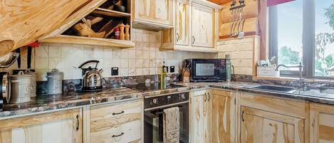 Open plan living space | Cinclus - Eagle Brae, Beauly, near Drumnadrochit