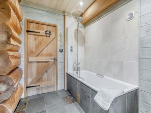 Towels - 2 bedroom accommodation in Beauly, near Drumnadrochit (Beauly, near Drumnadrochit)