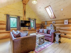 TV, fireplace - 1 bedroom accommodation in Beauly, near Drumnadrochit (Beauly, near Drumnadrochit)