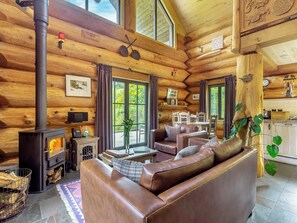 TV, fireplace - 1 bedroom accommodation in Beauly, near Drumnadrochit (Beauly, near Drumnadrochit)