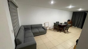 TV - House in strategic area (Santiago de Querétaro)