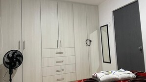 2 chambres, fer et planche à repasser, Wi-Fi, draps fournis
