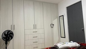 2 chambres, fer et planche à repasser, Wi-Fi, draps fournis