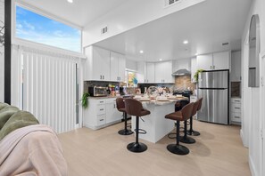 Fridge, microwave, oven, stovetop - Garage, Gated Yard, King Bed, 3BR, 2.5-Bath House (El Cajon)