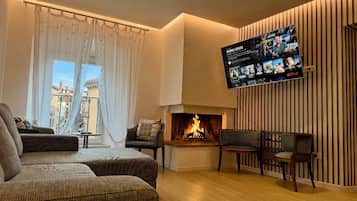 Luksus-lejlighed - byudsigt | Opholdsområde | 65-tommers smart-tv med digitale kanaler