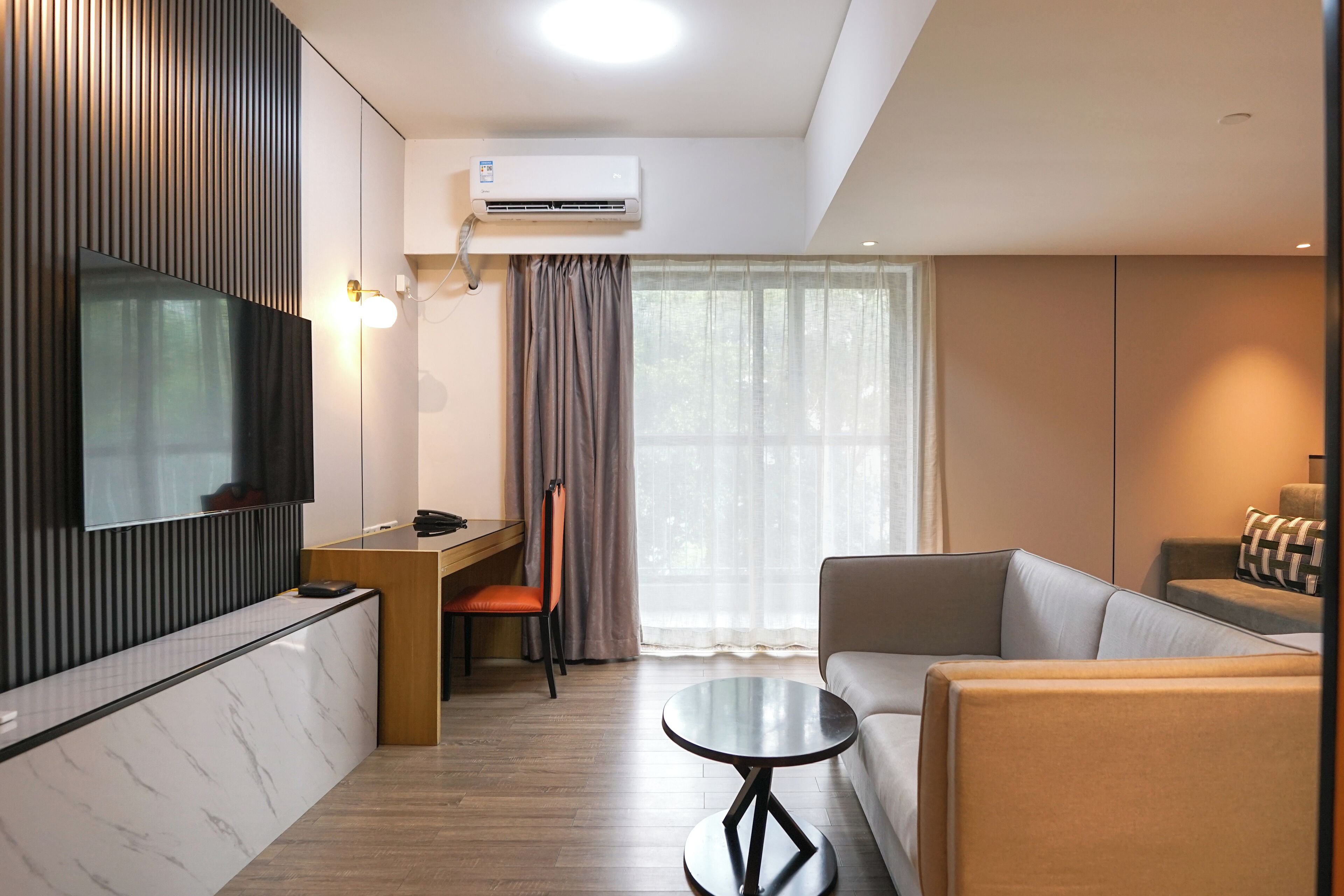 Executive Double Room | Desk, blackout drapes, soundproofing, iron/ironing board