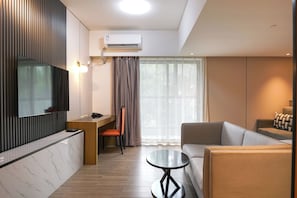 Doppia Executive | Una scrivania, tende oscuranti, ferro/asse da stiro, Wi-Fi gratuito