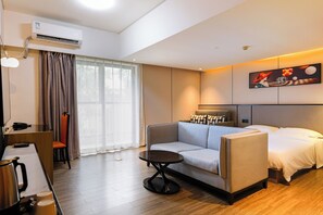 Desk, blackout curtains, iron/ironing board, free WiFi - Paco Hotel Jinan University Guangzhou (Guangzhou)