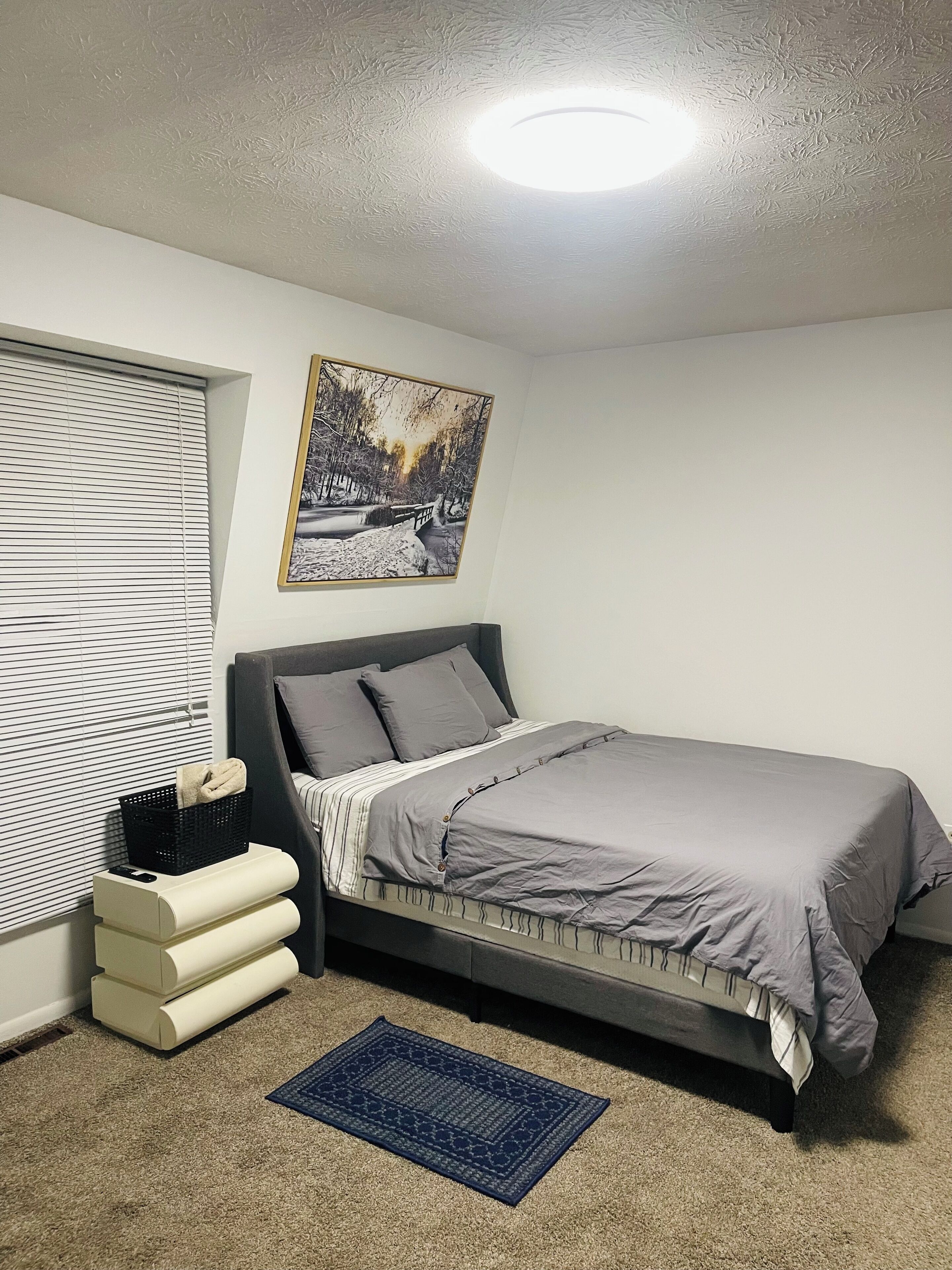 Iron/ironing board, WiFi, bed sheets