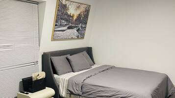 Iron/ironing board, WiFi, bed sheets