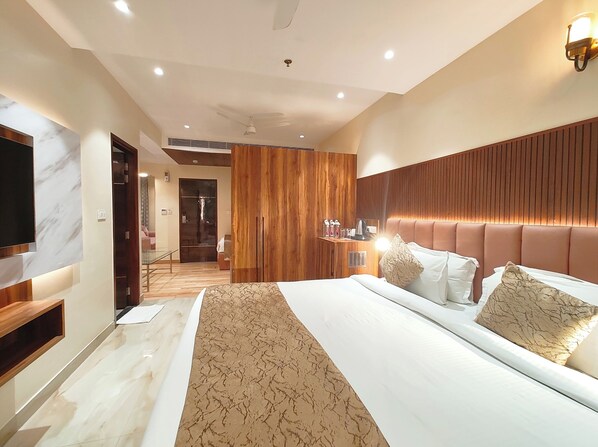 Quarto casal superior, ar-condicionado | Roupas de cama antialérgicas, escrivaninha, quartos à prova de som